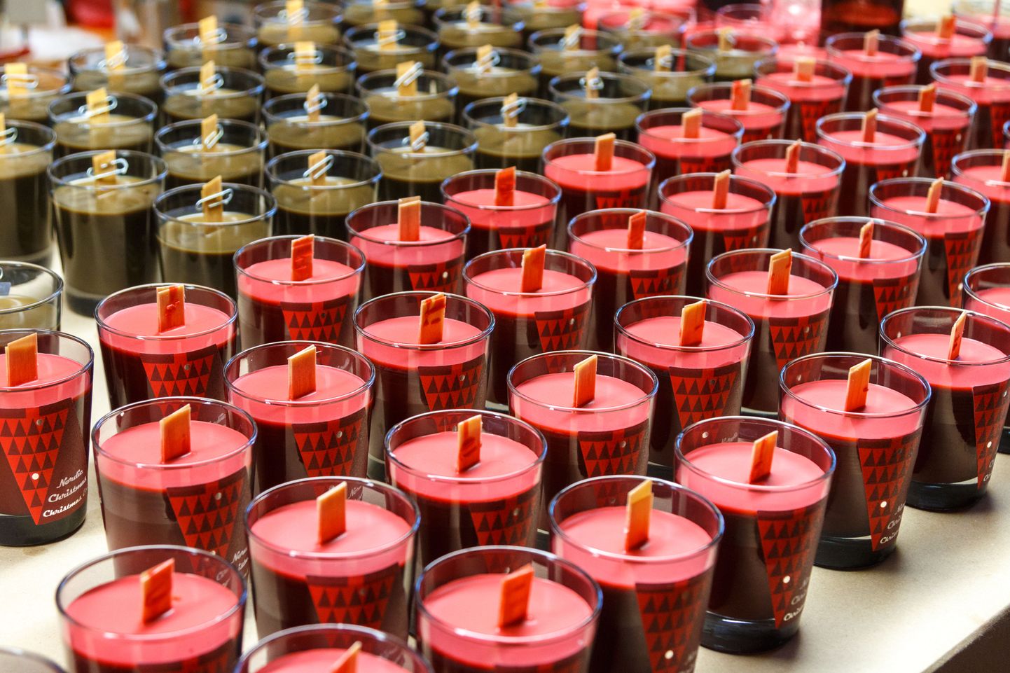 Wiera Natural OÜ производит дизайнерские свечи ручной работы.