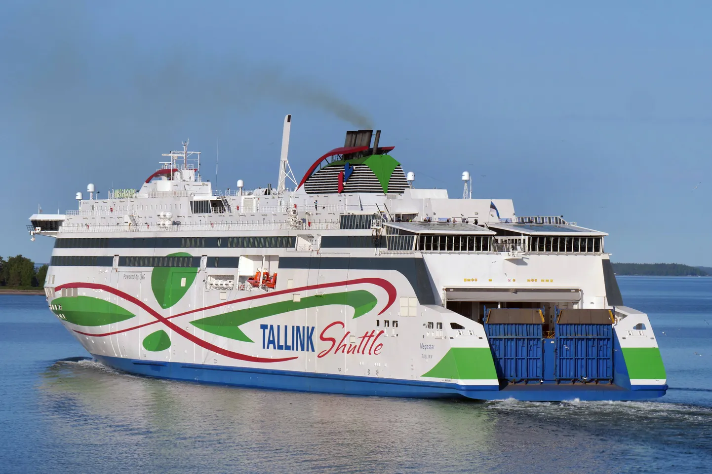 Tallink Shuttle Megastari praam lahkumas Tallinna sadamast.