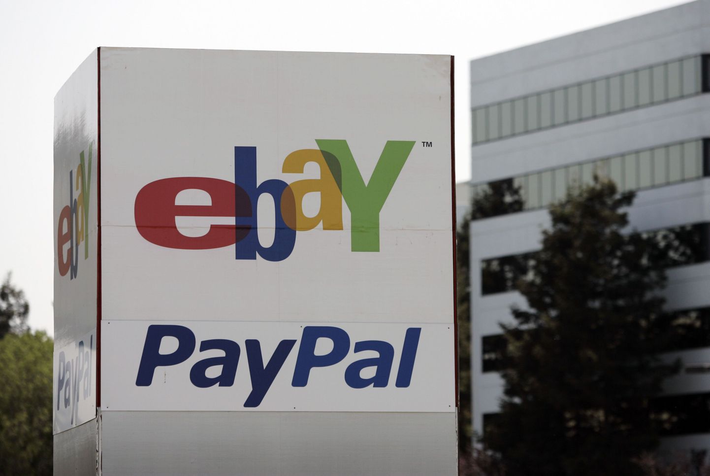 PayPal on eBay maksesüsteem.