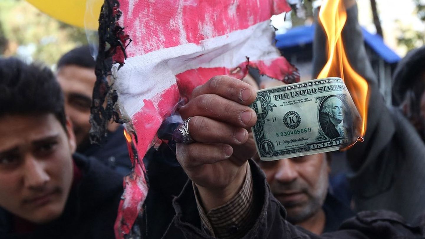 Америка использует доллар как санкционное оружие, что заставляет ее противников искать альтернативы