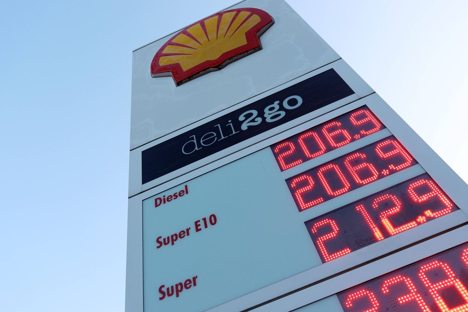 Shelli tankla Saksamaal, kus bensiiniliitri hind tõusis sel nädalal üle 2 euro.