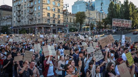Protests in Kyiv support reinstatement of former defense minister