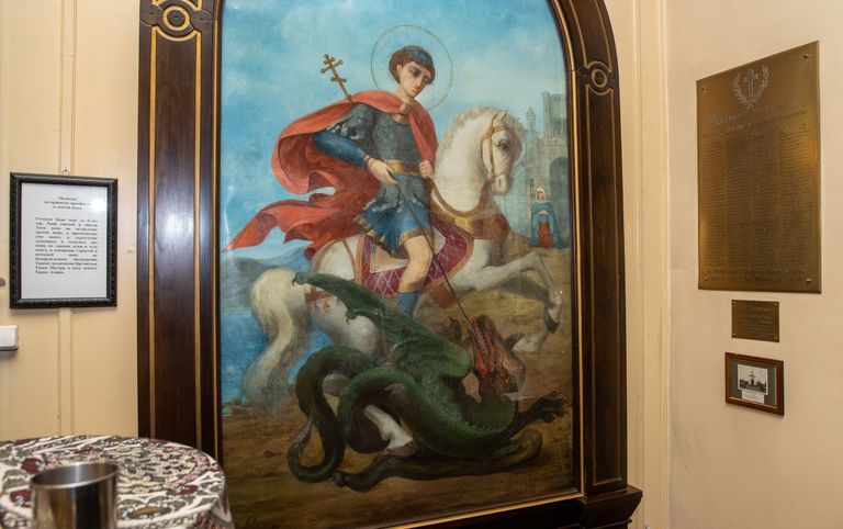 Икона Георгия Победоносца - это практически все, что осталось от часовни на месте захоронения бойцов Северо-Западной армии в Копли. Ее восстановили в 2013 году художники-реставраторы Елена и Александр Юрьевы.