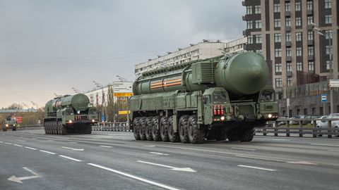 Tramps apgalvo, ka Krievija un Ķīna slepeni izmēģinājušas kodolieročus