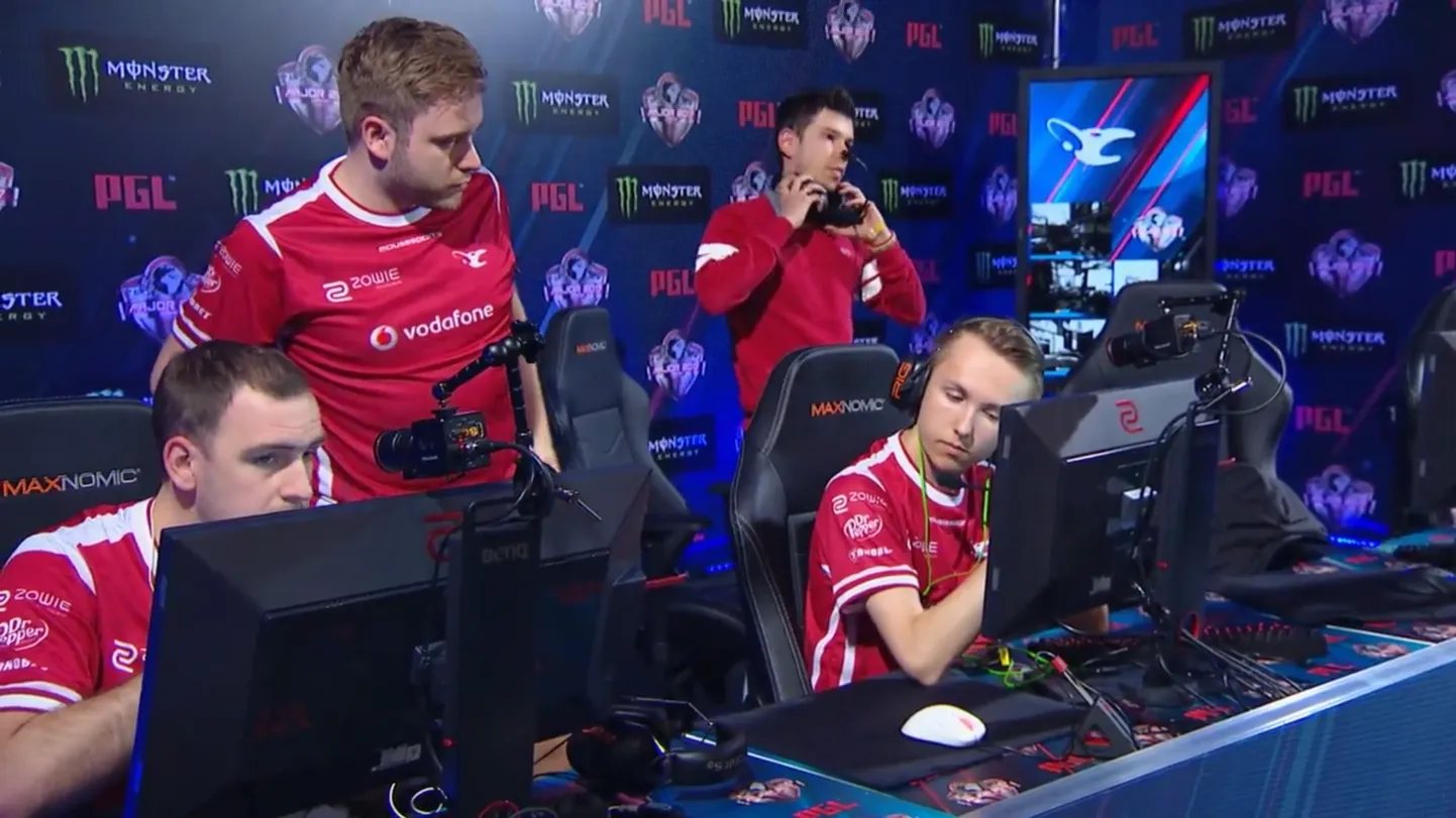 Mousesportsi tiim. Robin Kool ehk Ropz on paremal.
