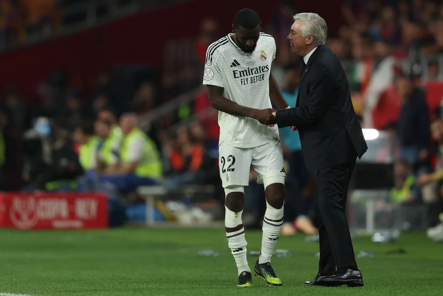 Antonio Rüdiger (vasakul) ja Madridi Reali peatreener Carlo Ancelotti.