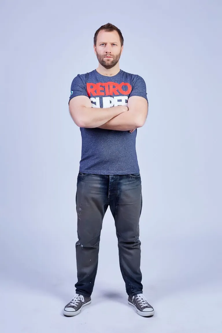 Kristjan Hirmo mängis kogus selle vembu juures kaasa ja aitas raadiojaamal rahvast lollitada.