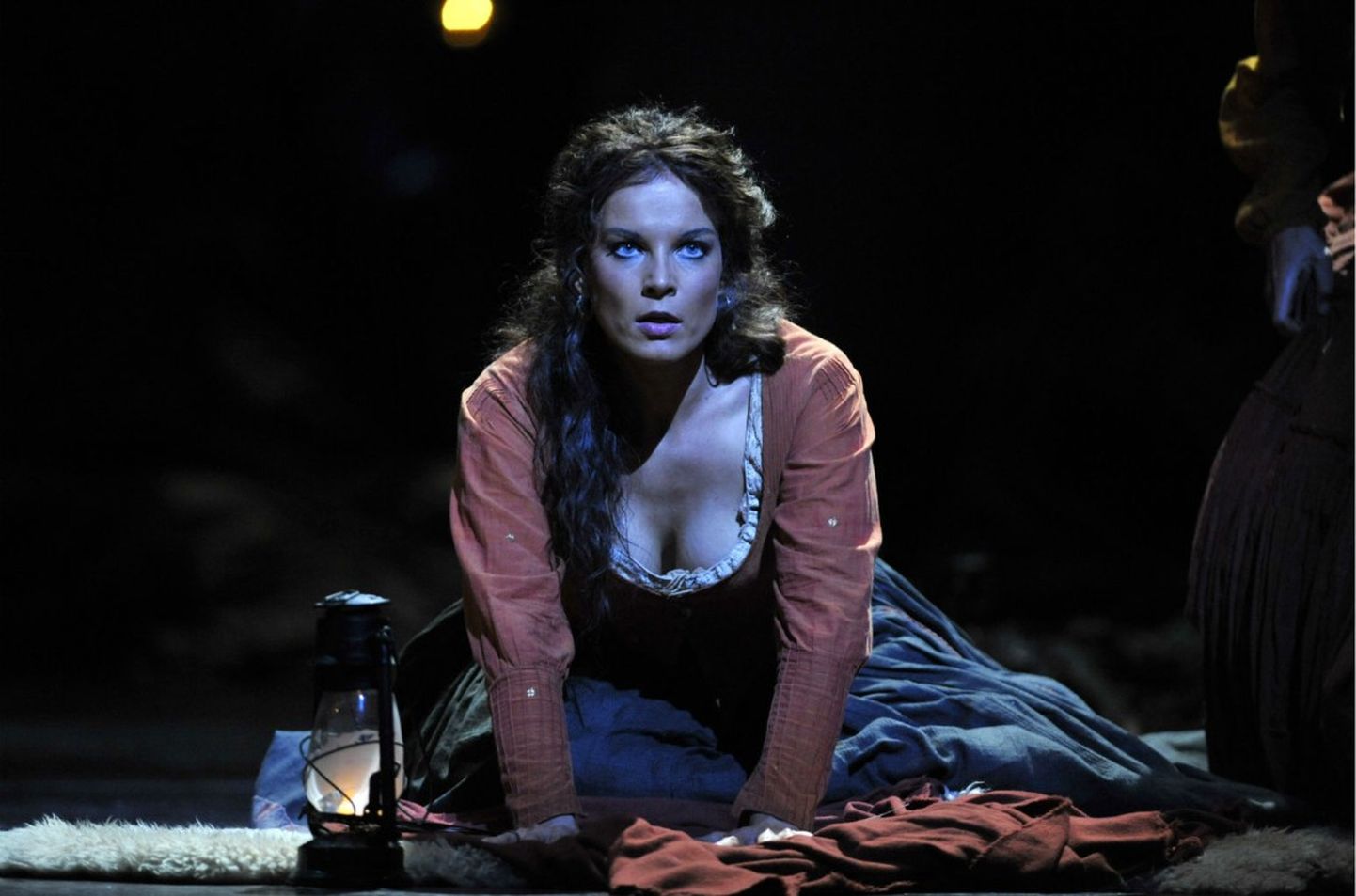 Elīna Garanča Georges Bizet' ooperi «Carmen» nimikangelasena Londoni Covent Gardeni 2009. aasta lavastuses.