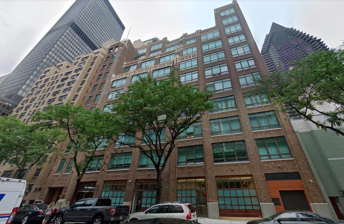 Генеральное консульство Эстонии в Нью-Йорке работает в здании, расположенном в нескольких сотнях метров от главного здания ООН.
