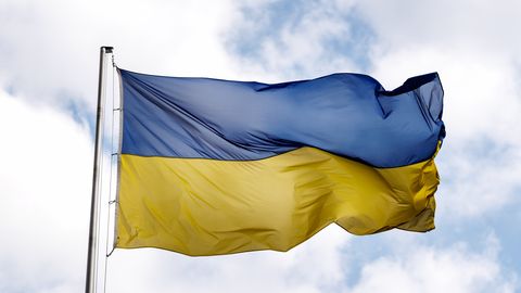 Rīgas pašvaldība ziedos četras automašīnas Ukrainai