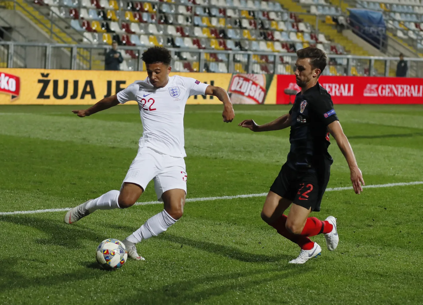 Inglismaa koondises tegi debüüdi 18-aastane Jadon Sancho (vasakul). Kahjuks nägid seda koha peal väga vähesed silmapaarid.