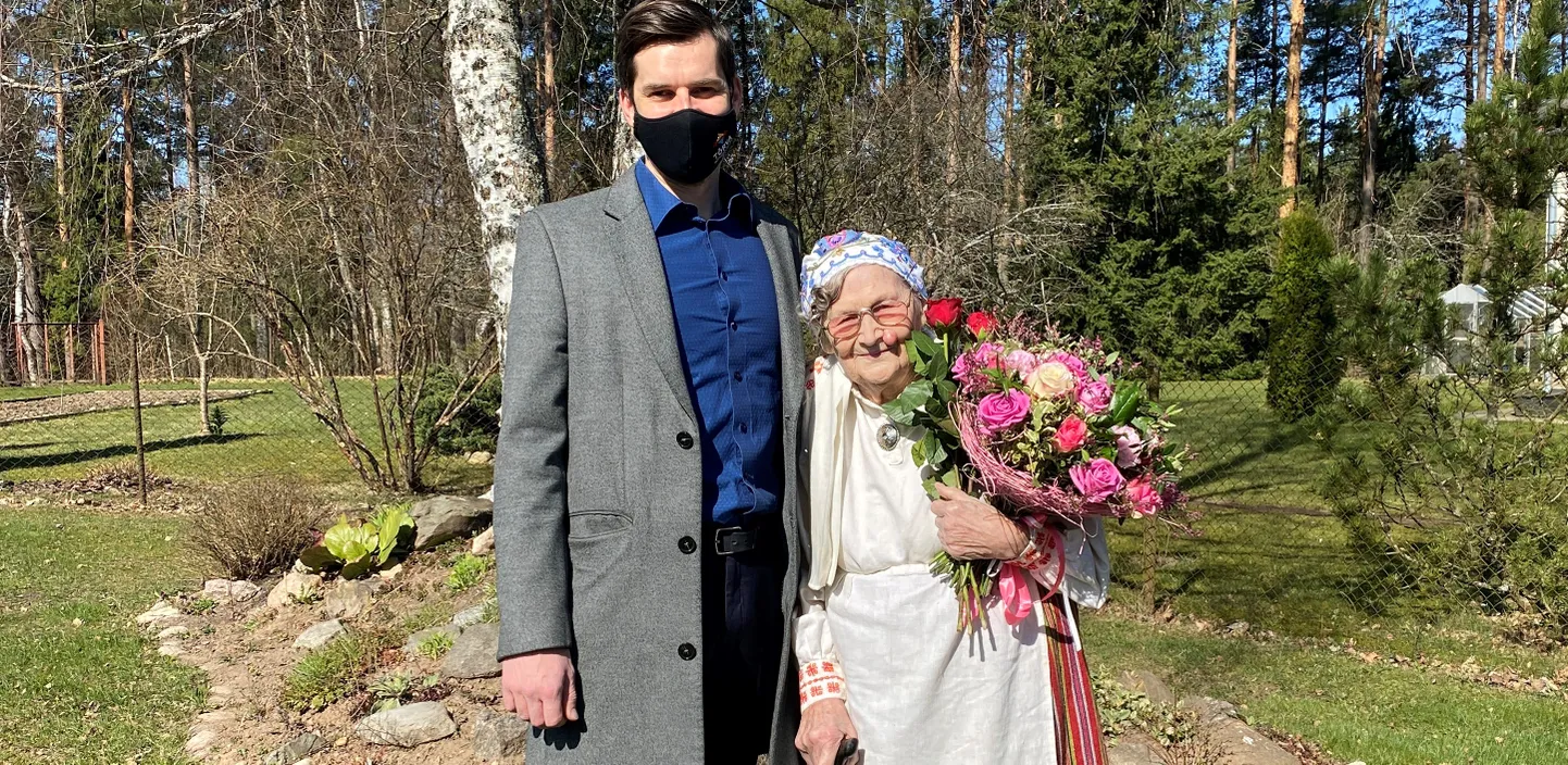 Hilda Mikk ja Tõrva vallavanem Maido Ruusmann.