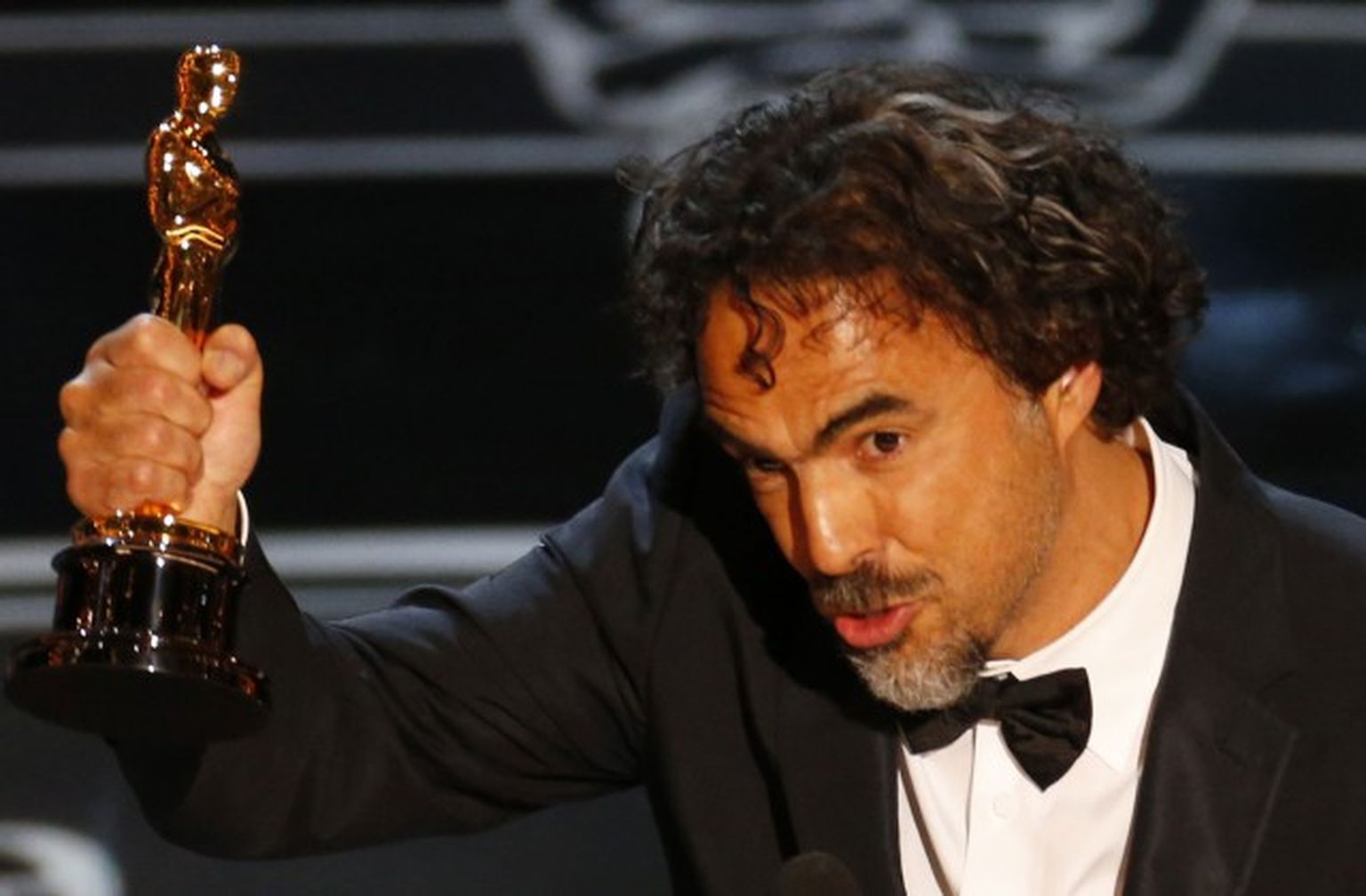 Alehandro Gonzalezs Injaritu saņem Oskaru par filmu "Birdman" (Putncilvēks")