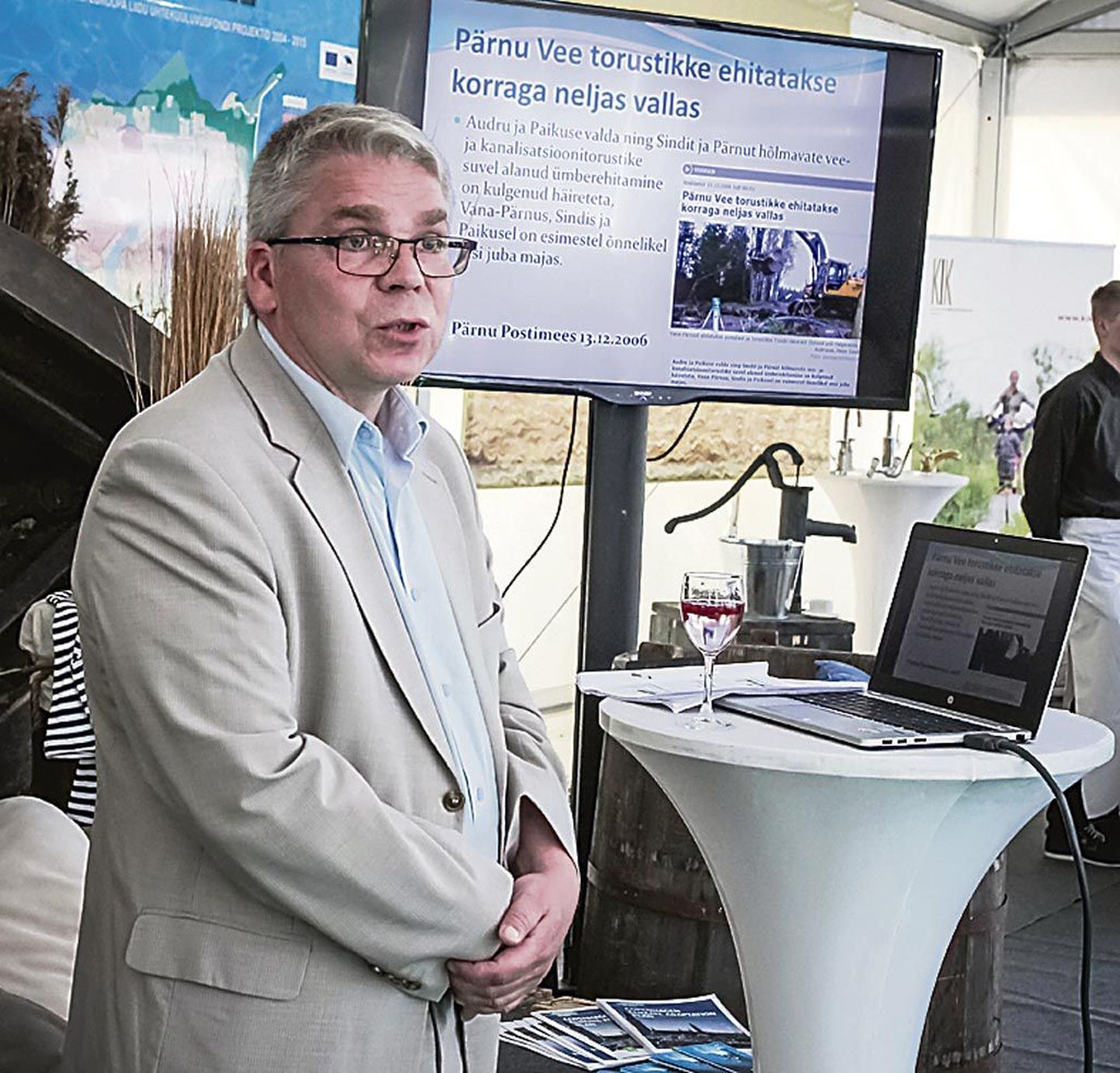 Pärnu Vee juhataja Leho Võrk andis ülevaate firma tegevusest uute torustike rajamisel viimase kümne aasta jooksul.
