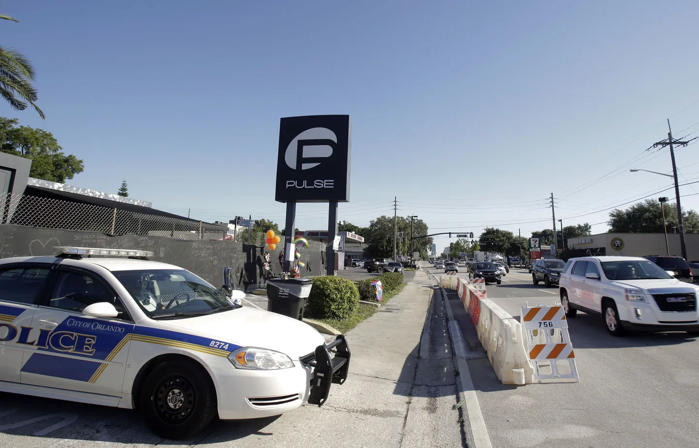 Politseiauto Pulse'i ööklubi juures, kus toimus juunis USA ohvriterohkeim massitulistamine.