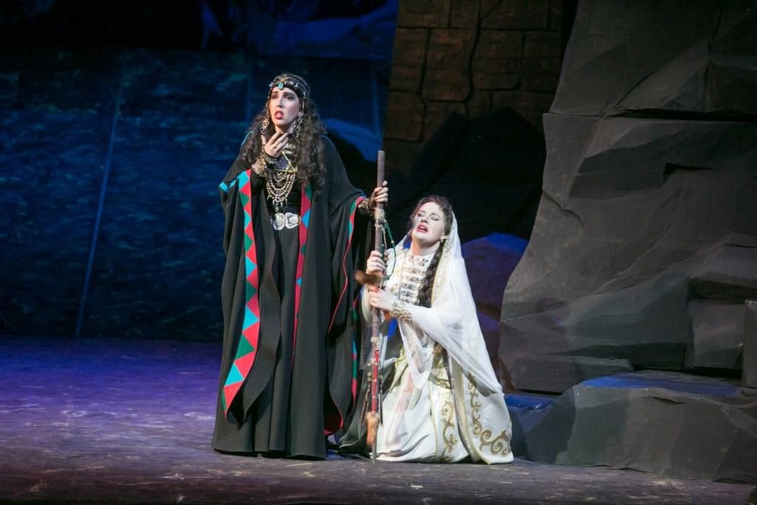 Krasnojarski ooperi- ja balletiteatri lavastus «Kaukaasia vang».