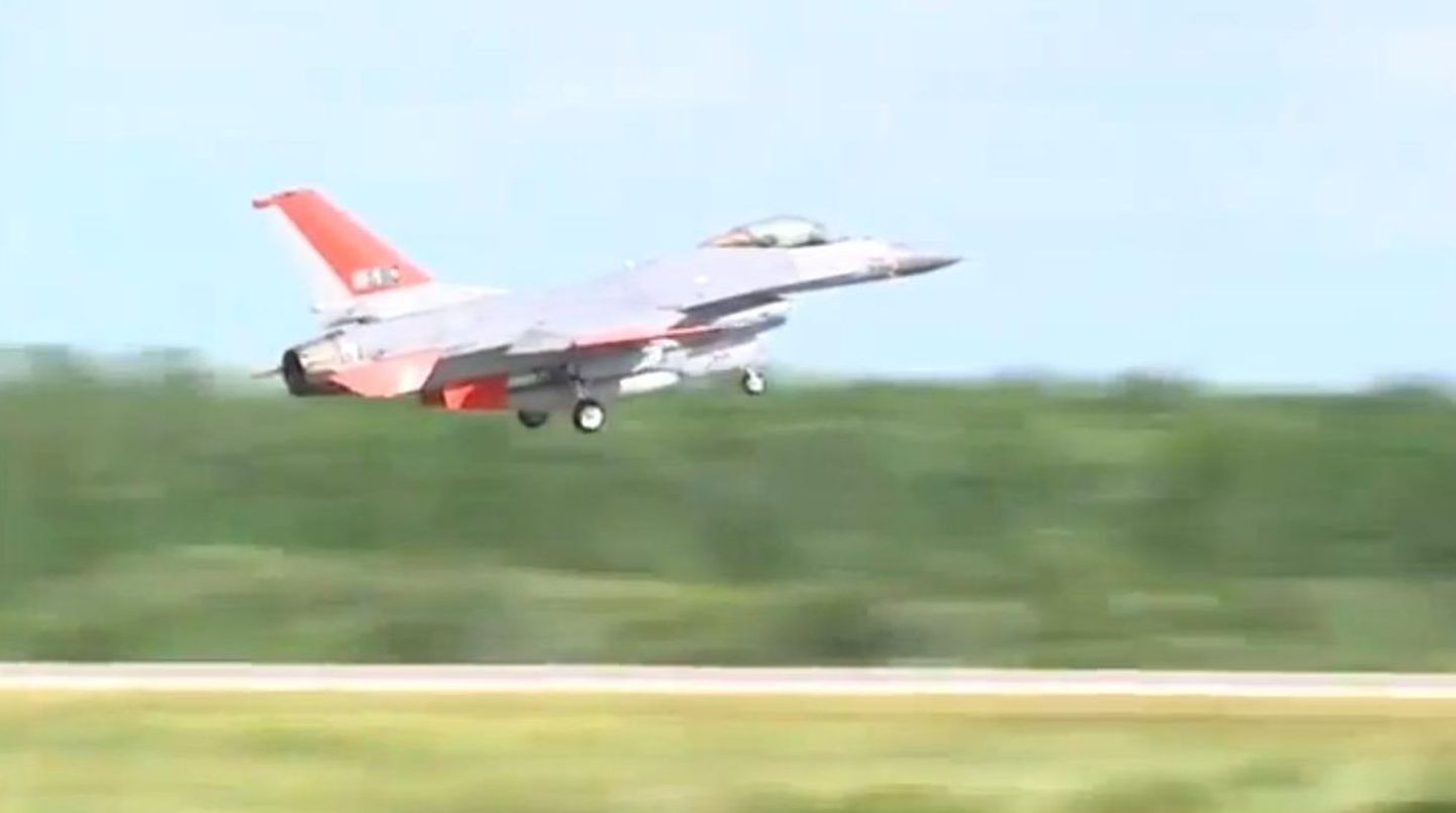 Boeing tegi F-16 hävitajast drooni