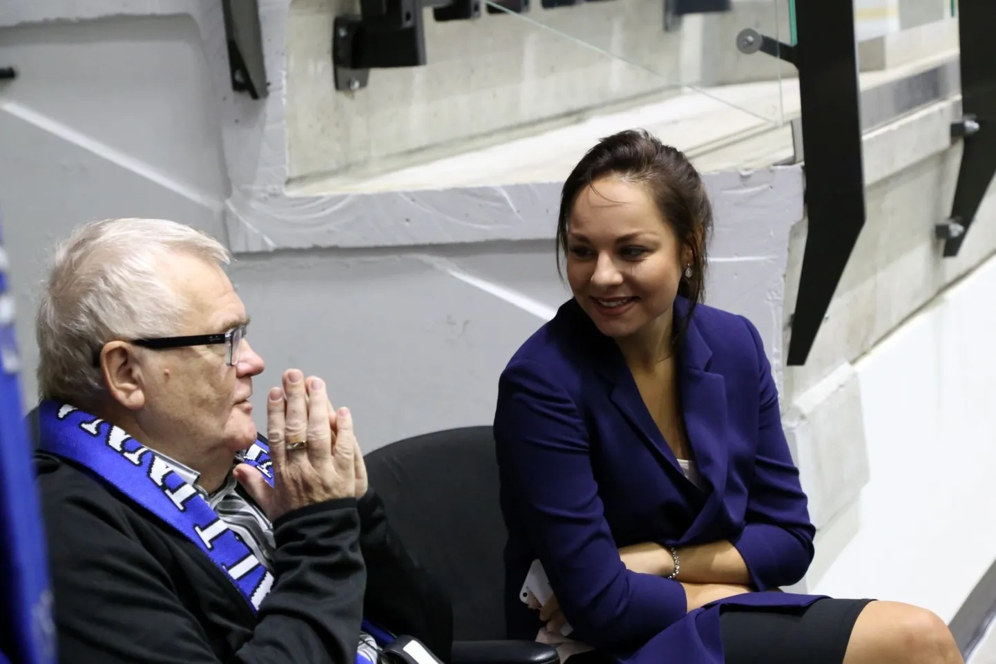 Linnapea Edgar Savisaar ja Tondiraba jäähalli direktor Jelena Glebova.