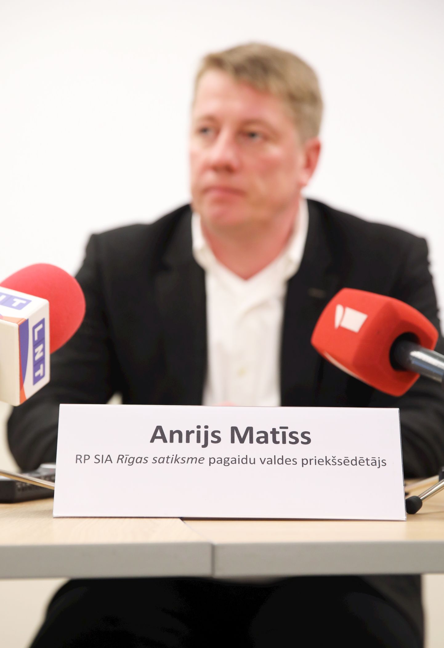 SIA "Rīgas satiksme" pagaidu valdes priekšsēdētājs Anrijs Matīss preses konferencē informē par uzņēmuma turpmākajām aktualitātēm.