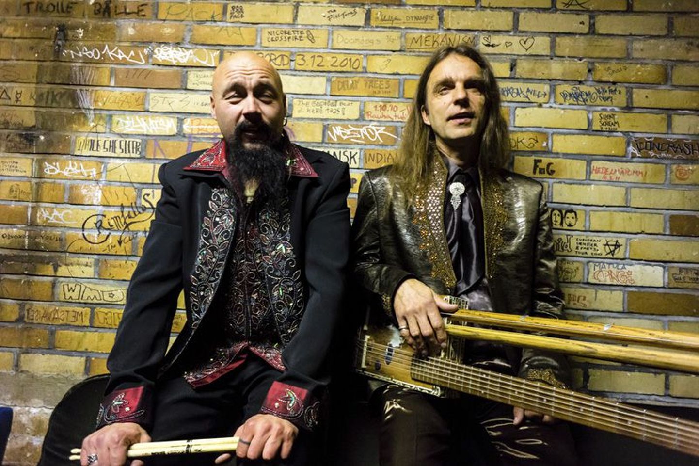 Soome ansambli Black River Bluesman & Bad Mood Hudson muusika kõlab Kanada muusikaajakirja hinnangul nii, nagu mängiks bluusi Black Sabbath. Veebruaris tulevad mehed Rakverre.