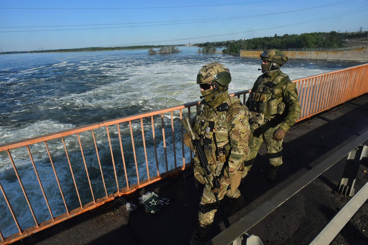 Vene sõdurid Kahhovka hüdroelektrijaamas 20. mail 2022
