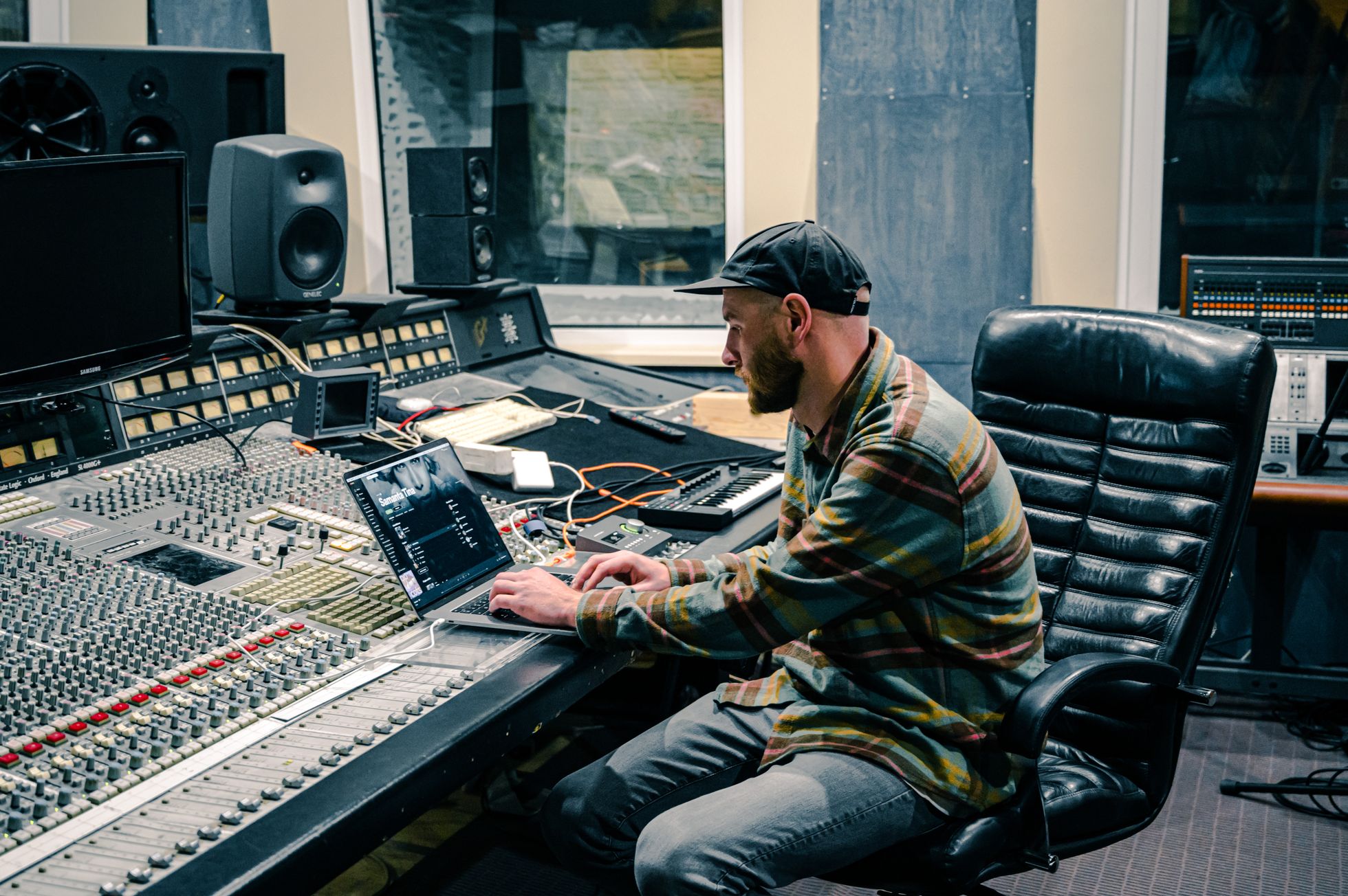 Elektroniskās mūzikas producents Andis Ansons, kas pazīstams ar tādiem projektiem kā "Bel Tempo" un "Bandmaster"