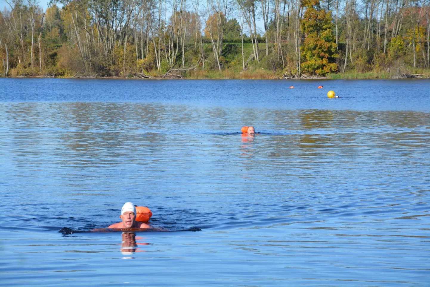 Peegelsiledat järve nautis 18 ujumisharrastajat.