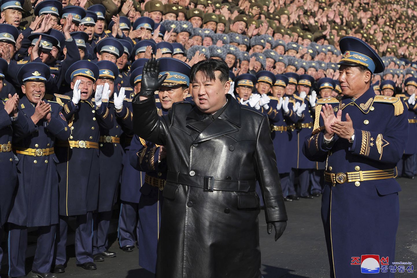 Kim Jong-un külastas 30. novembril õhujõudude baasi.
