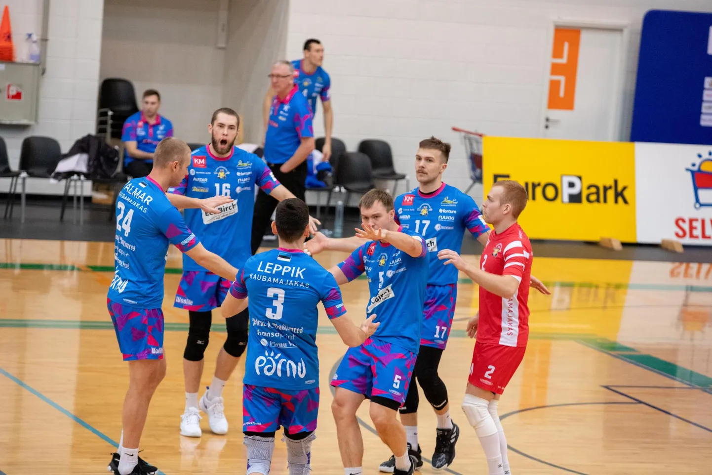 Pärnu võrkpalliklubi meeskond jäi sel aastal juba kolmandat korda alla Tallinna Selverile. Pühapäevane kohtumine TalTechiga võib otsustada kodusel tšempionaadil play-off’i pääseja.