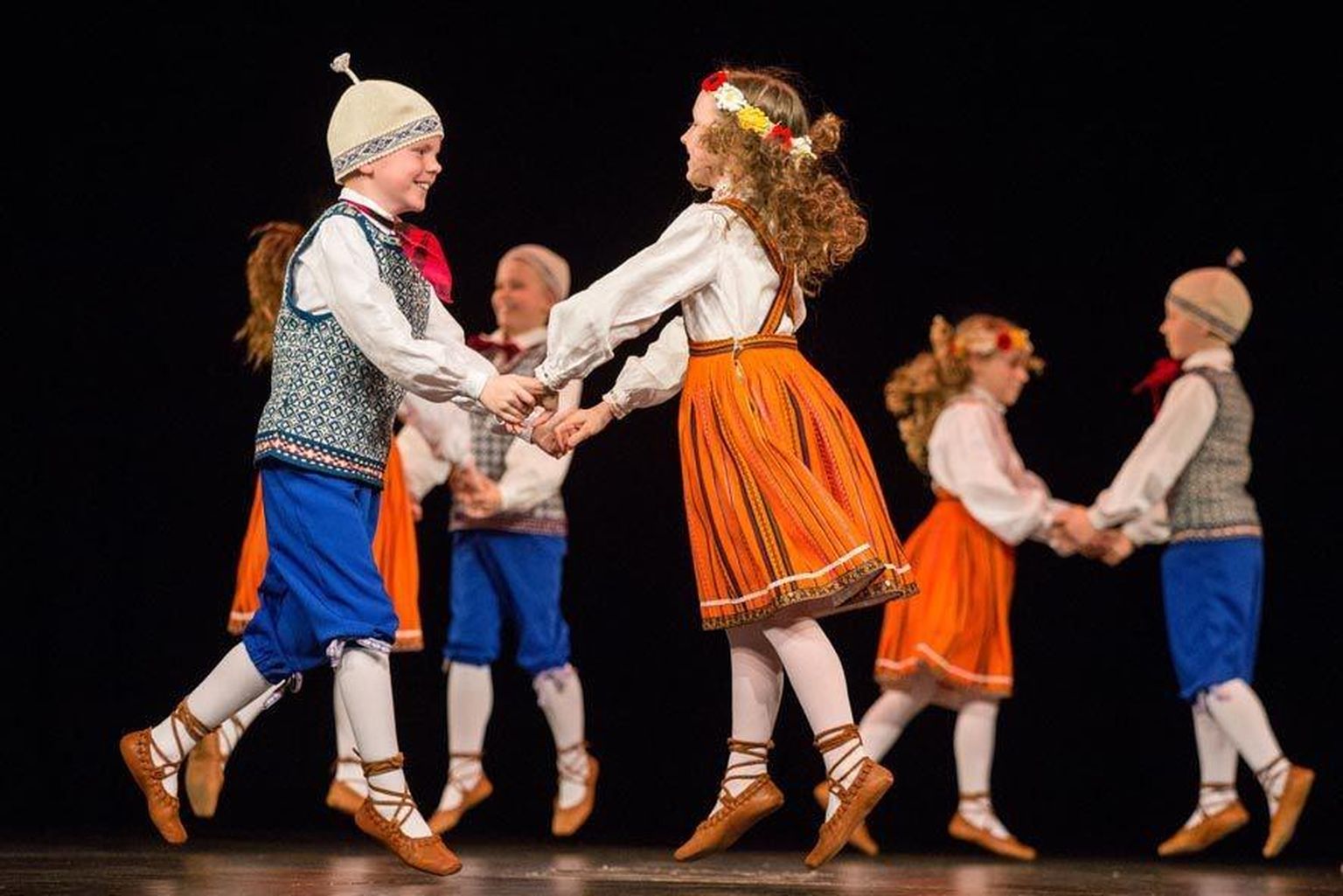 2016. aasta kevadel oli Paide muusika- ja teatrimaja lava samuti rahvatantsijate päralt, toona oli seal XII noorte laulu- ja tantsupeo tantsuetenduse «Mina jään» esitlusseminar.