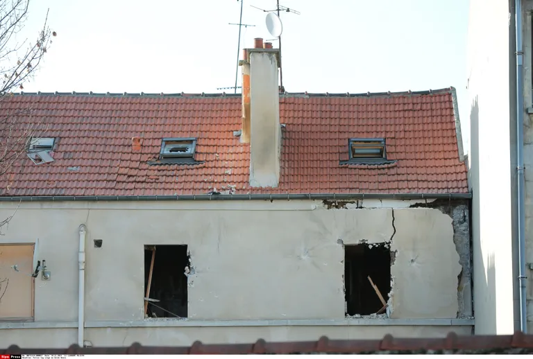 Prantsuse politsei viis eile Pariisi põhjapoolses linnaosas Saint-Denis läbi ulatusliku operatsiooni oletatavate terroristide tabamiseks (Scanpix)