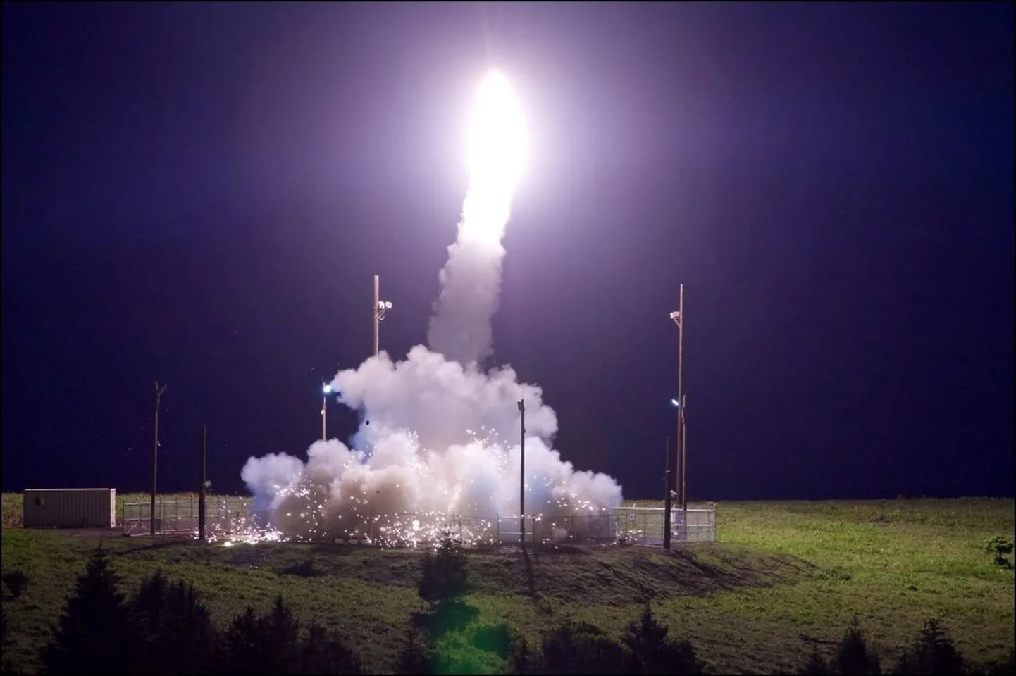 USA raketitõrjesüsteemi THAAD (Terminal High Altitude Area Defense) katsetus Alaskal.
