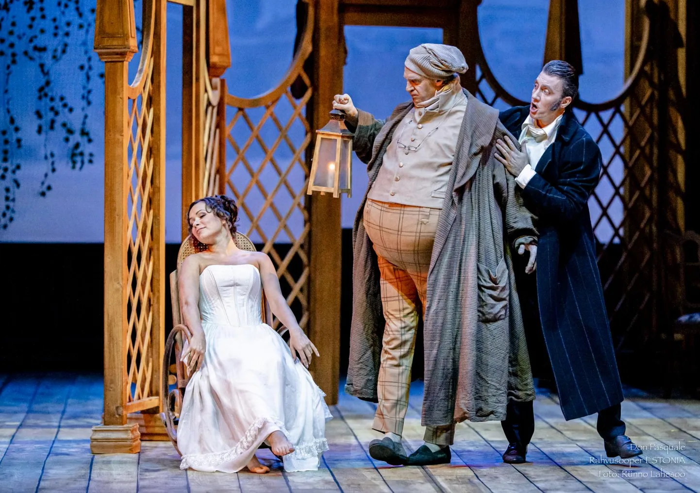 Gaetano Donizetti «Don Pasquale» uuslavastus Estonias. Mirjam Mesak, Priit Volmer ja Tamar Nugis.