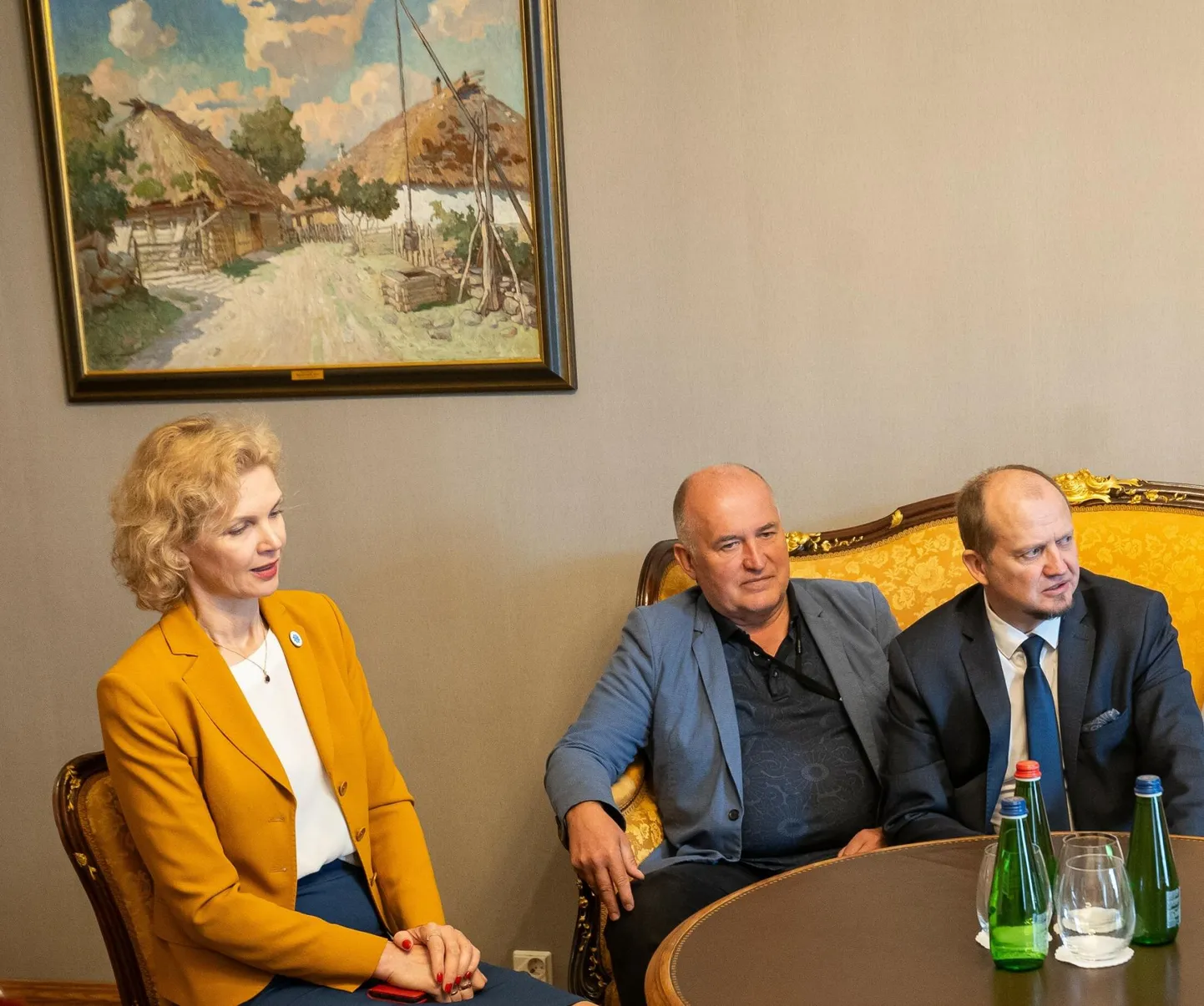 Riigikogu Virumaa toetusrühma liikmed Evelin Poolamets (alates vasakult), Tarmo Tamm ja Anti Poolamets.