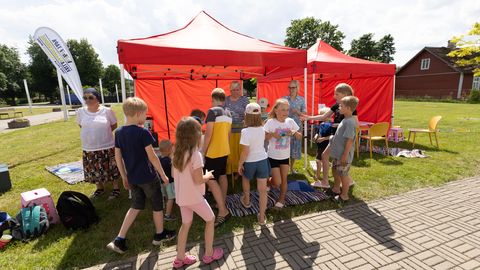 Sajaseks saanud linnas tehti pidu ka lastele