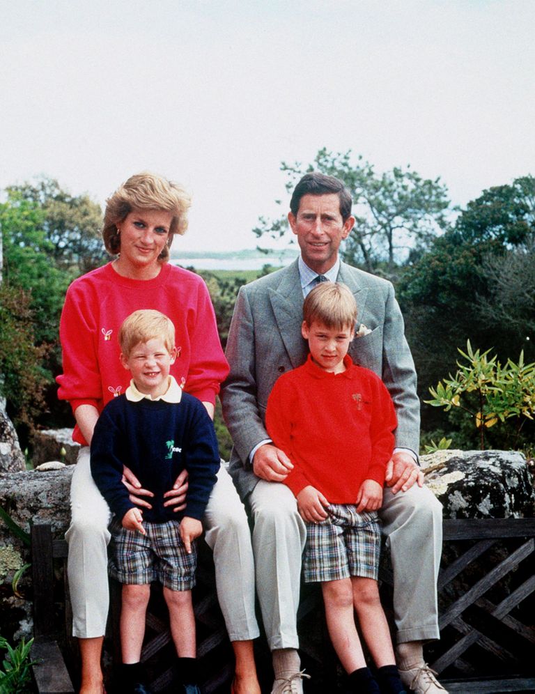 Printsess Diana ja prints Charles lastega. Kuupäev: 01/06/89. 