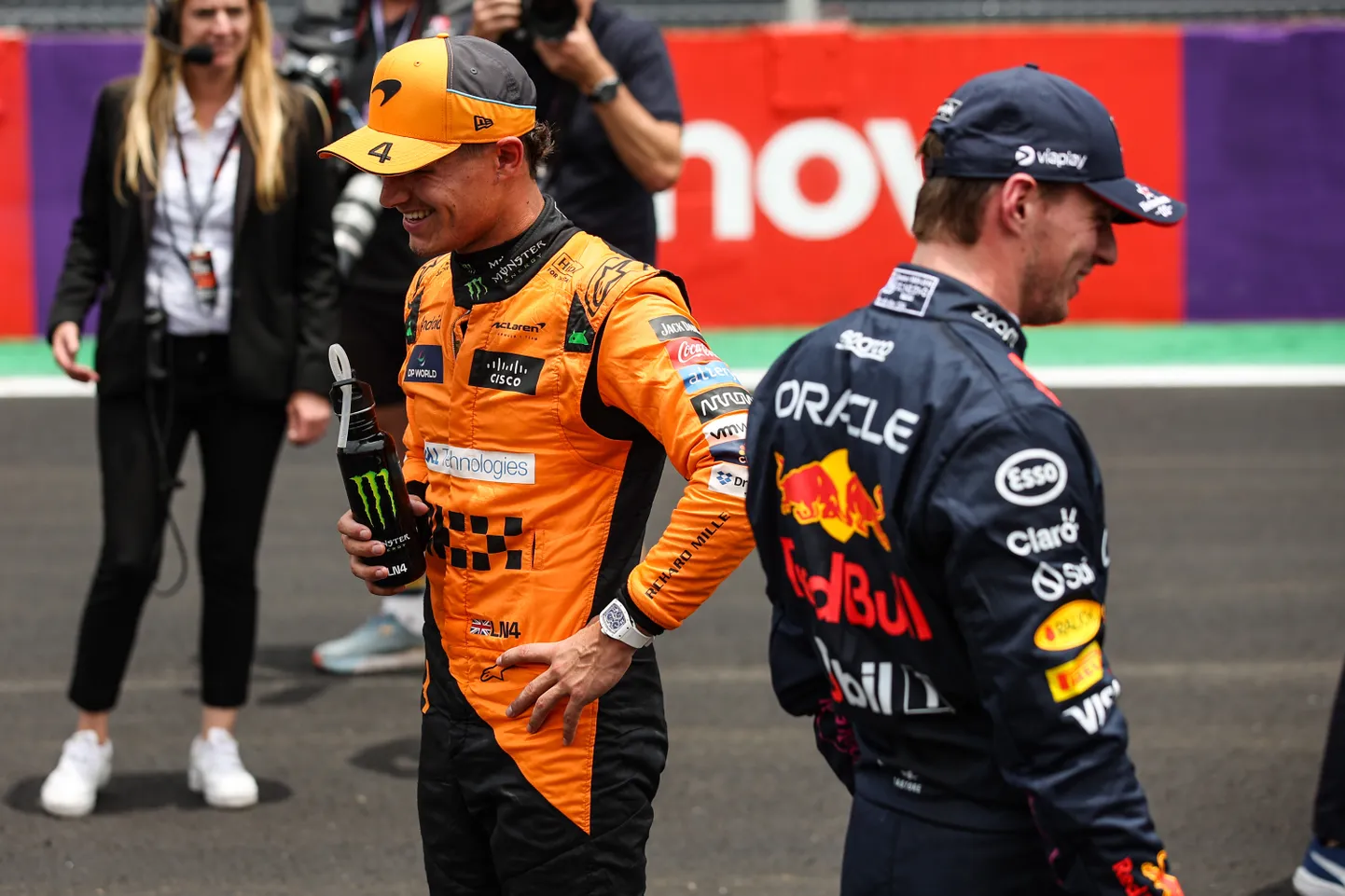 Lando Norris (vasakul) ja Max Verstappen.