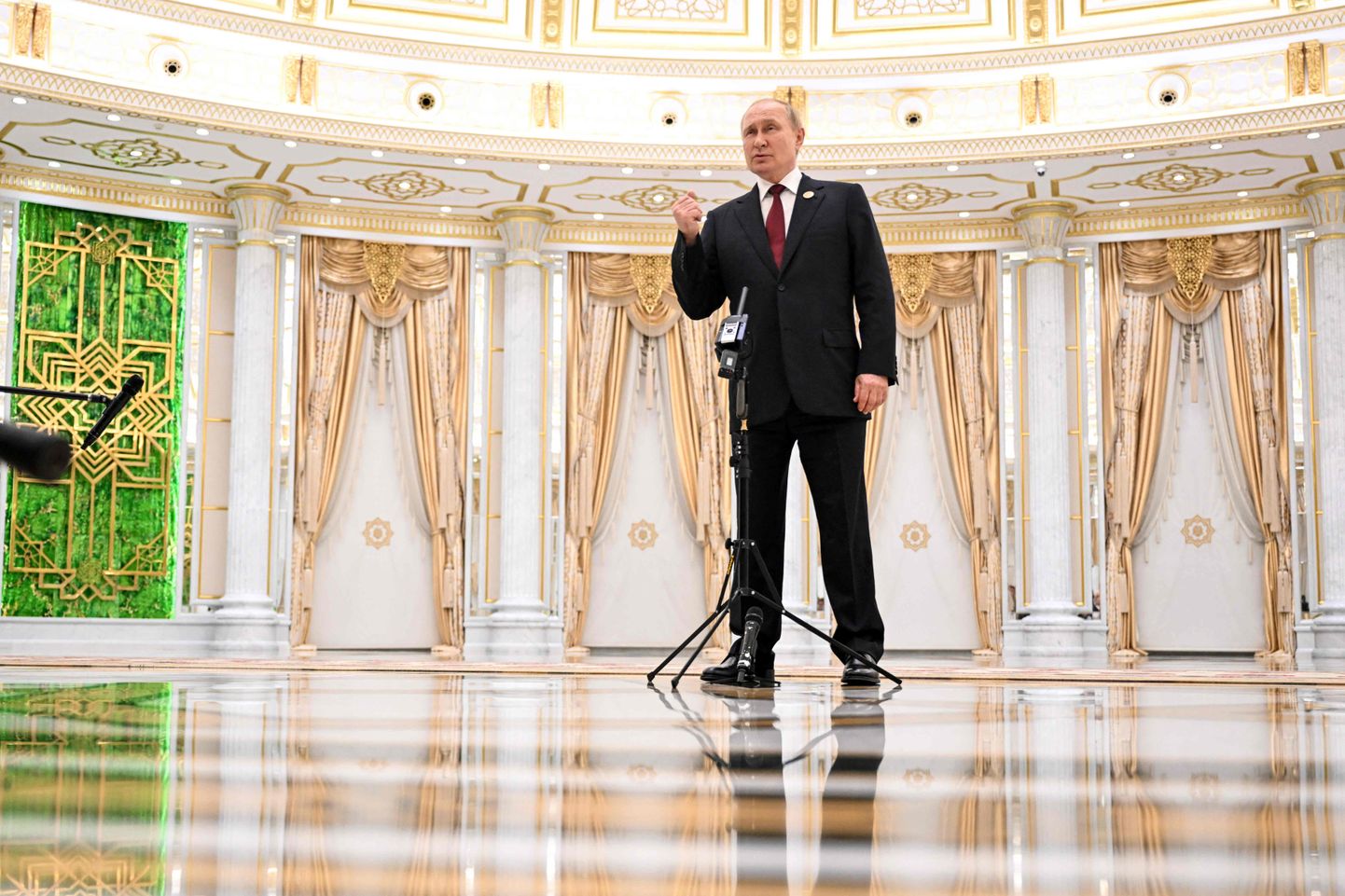 Venemaa president Vladimir Putin rääkimas 29. juunil 2022 pressikonverentsil Türkmenistanis Aşgabatis