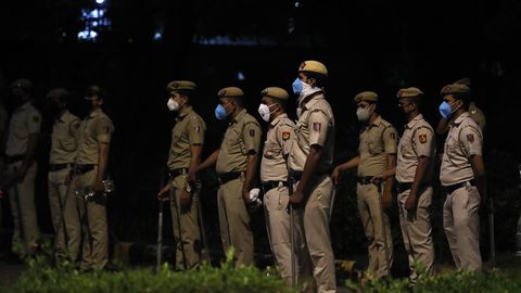 Juhitavuse kaotanud veok tappis Indias hindu festivalil 13 inimest