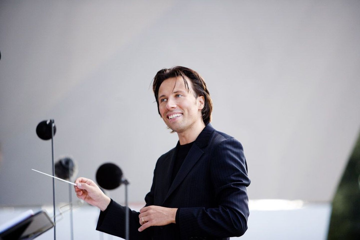Dirigent Kristjan Järvi teeb nimeka Rahvusliku Sümfooniaorkestri ees oma debüüdi.