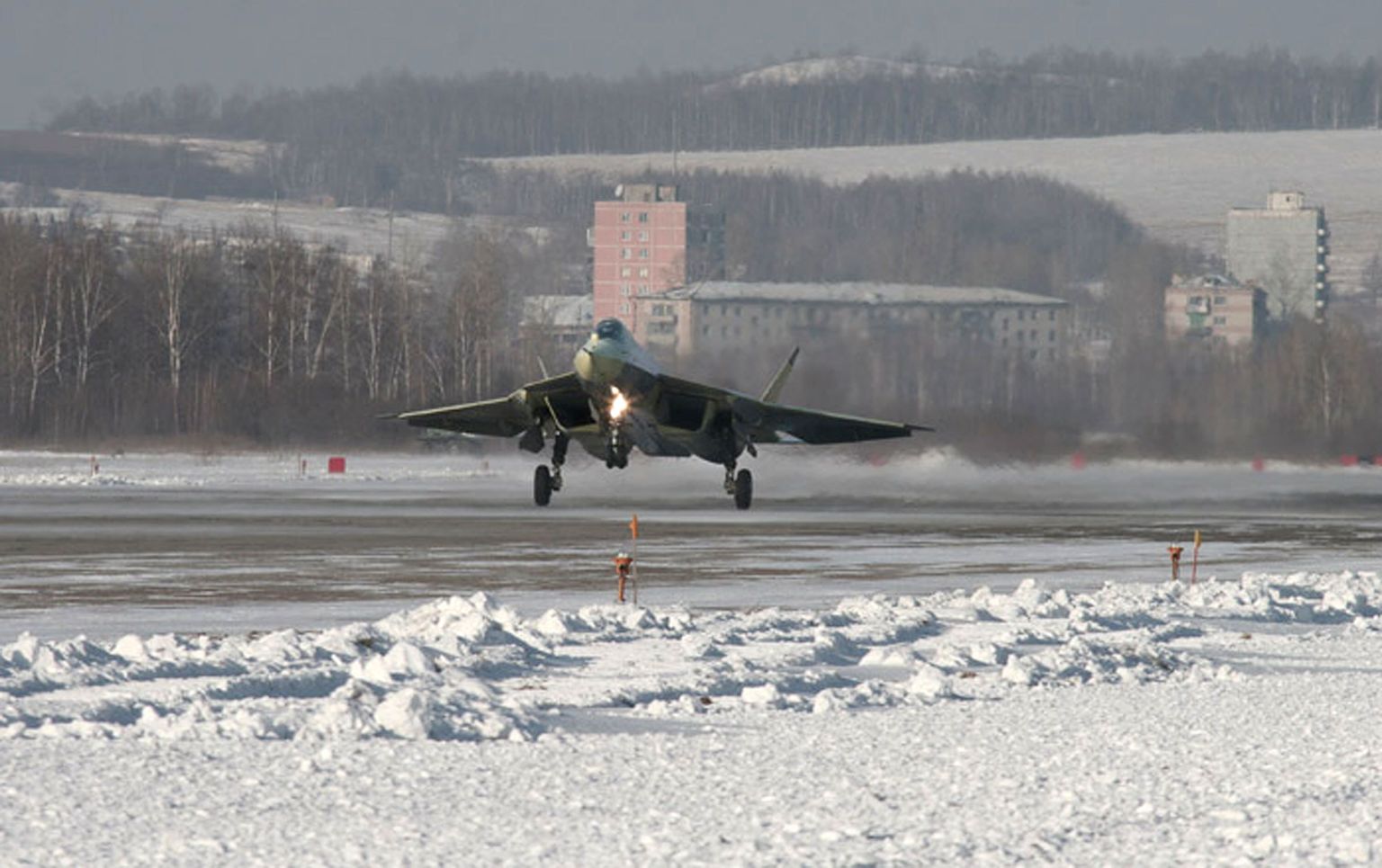Suhhoi viienda põlvkonna hävituslennuk PAK FA täna Amuuri-äärses Komsomolskis.