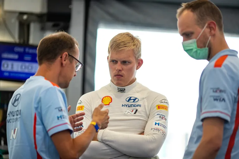 Ott Tänak sai enne Belgia rallit WRC-autoga asfaldil sõita ühe testipäeva. Samas käidi testimas ka eelmisel aastal, kui Belgia kuulus ka MM-kalendrisse ent võistlus jäi lõpuks koroonapiirangute tõttu ära.