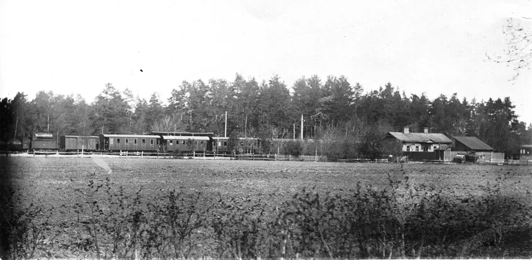 1903. Nõmme raudteejaama esimene hoone Raudtee tn ja Pärnu mnt nurgal