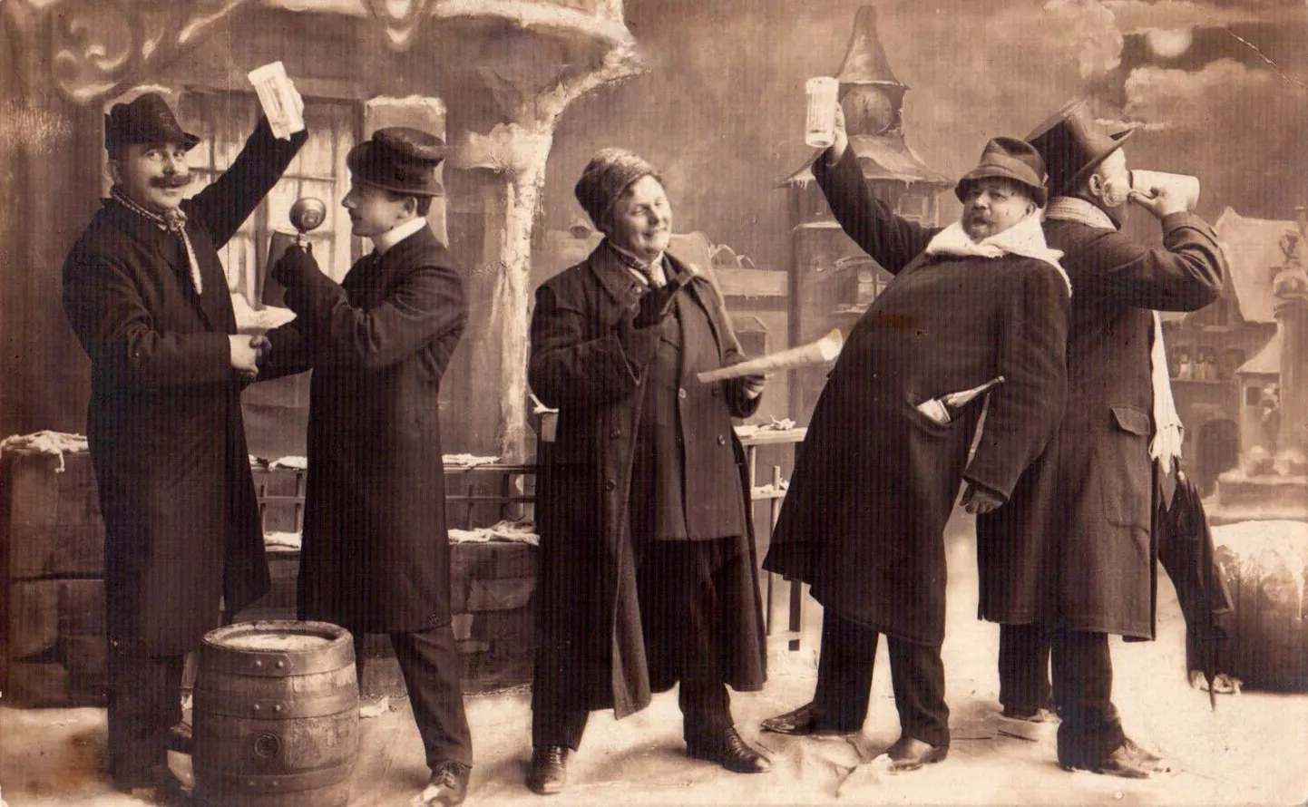 Enne, kui ümber järve jooksma hakati, läbiti sama marsruuti viisakalt kõndides ning see oli eelkõige mõisahärrade ja töösturite pärusmaa. Sellel 1904. aastal tehtud pildil on jalutuskepikõndijad jõudnud Orika silla juurde esimesse joogipunkti.