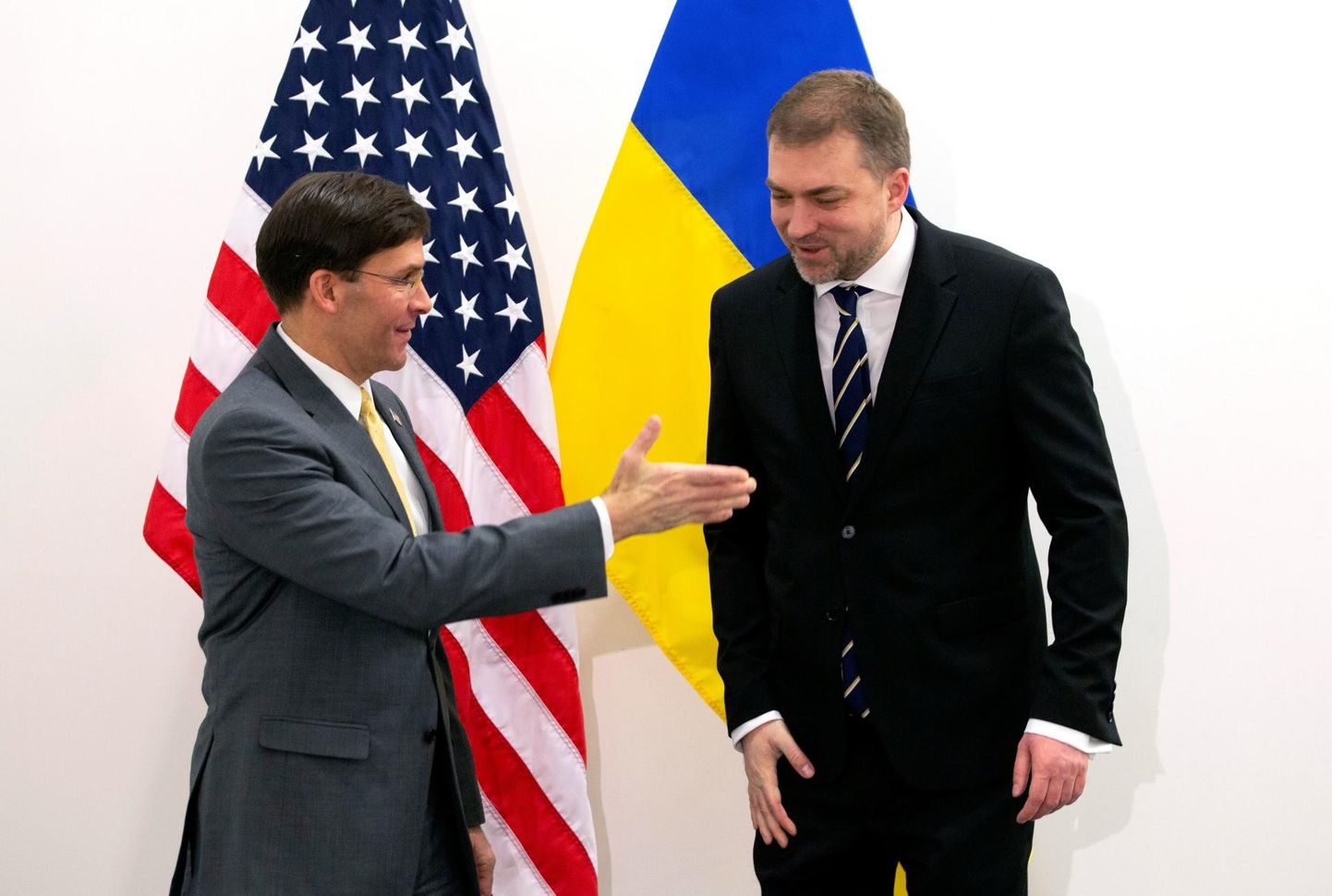 Ameerika Ühendriikide ja Ukraina kaitseminister Mark Esper (vasakul) ja Andri Zagorodnjuk eile Brüsselis.