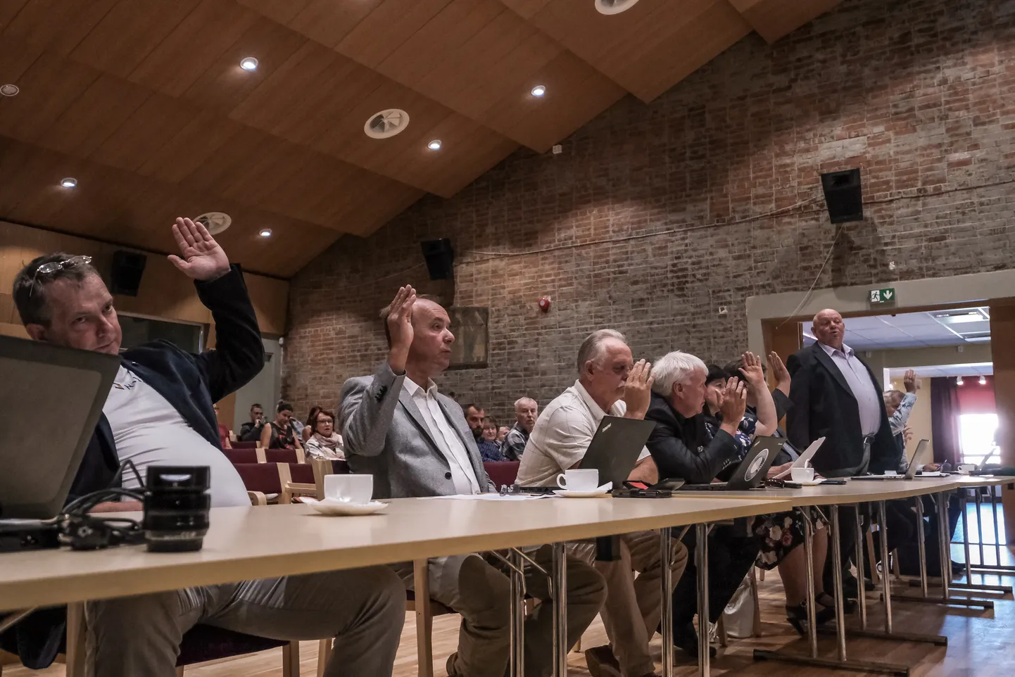 Saarde vallavolikogu erakorraline istung.