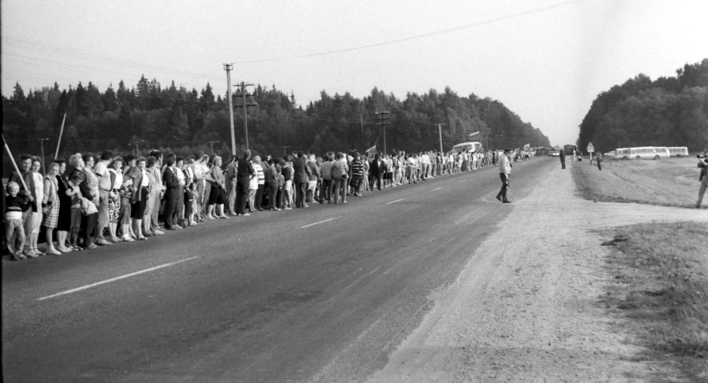 Leedukad seismas 30 aasta eest Balti ketis.