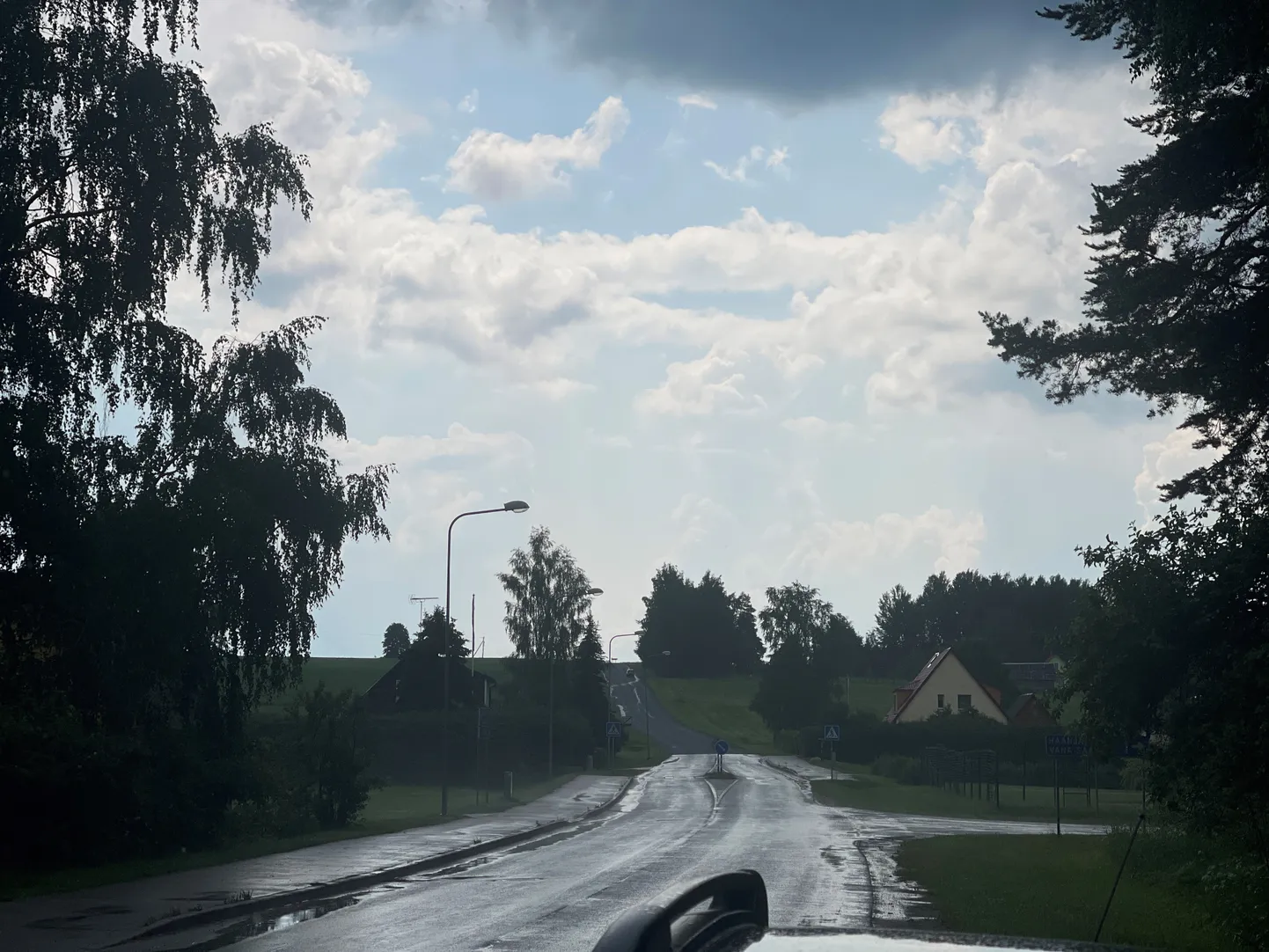 Lõuna-Eestisse jõudis kuumust leevendav vihmahoog.