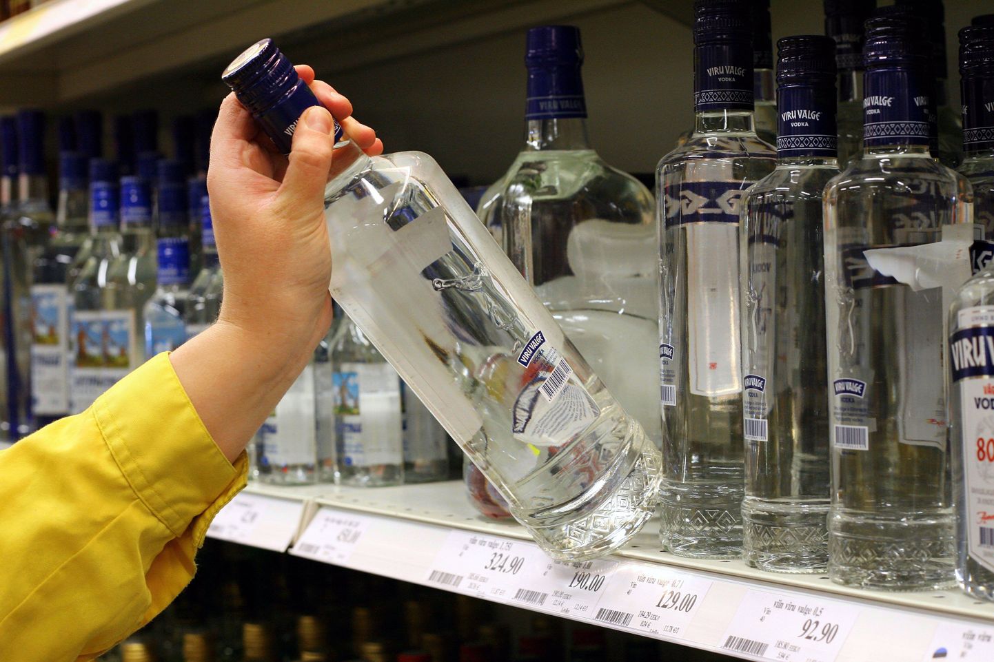 Kaupmeeste arvates ostavad inimesed alkoholi siis, kui seda tarvis läheb, ega hakka suuri varusid soetama.