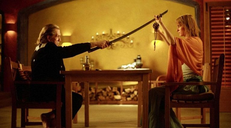 Kaader filmist «Kill Bill vol 2». Pildil Uma Thurman ja Daivid Carradine